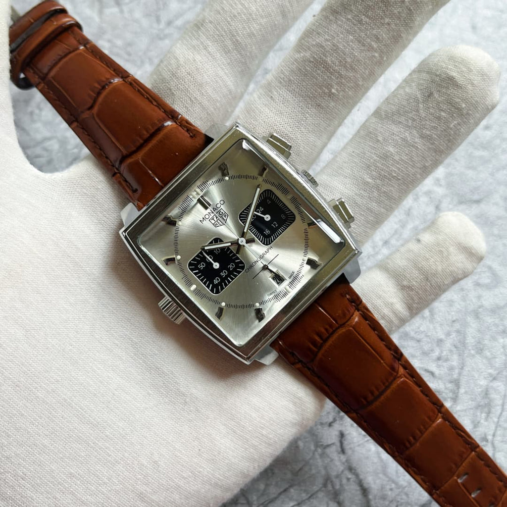 TAG Heuer Monaco Chronographe – Légende du Sport Automobile
