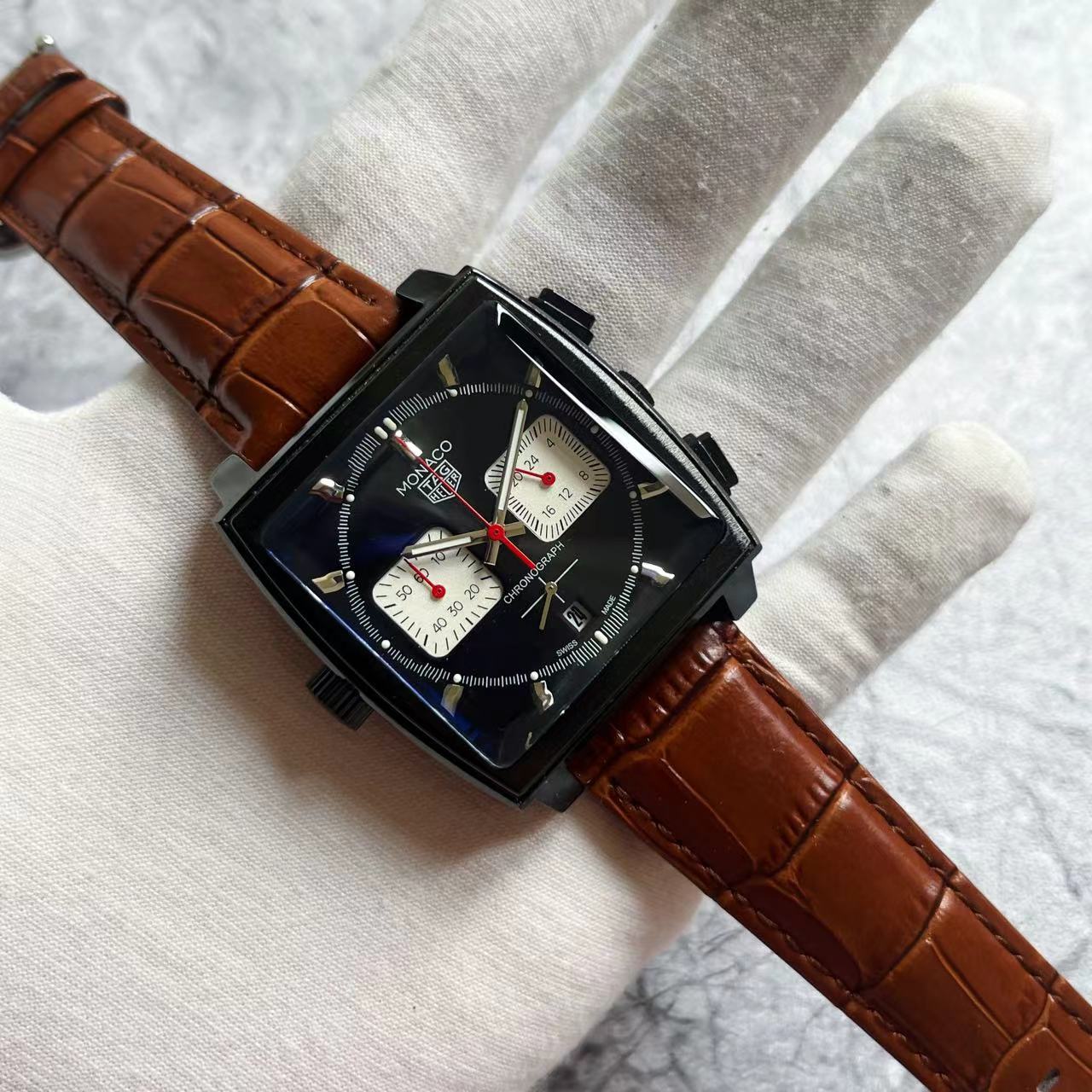 TAG Heuer Monaco Chronographe – Légende du Sport Automobile